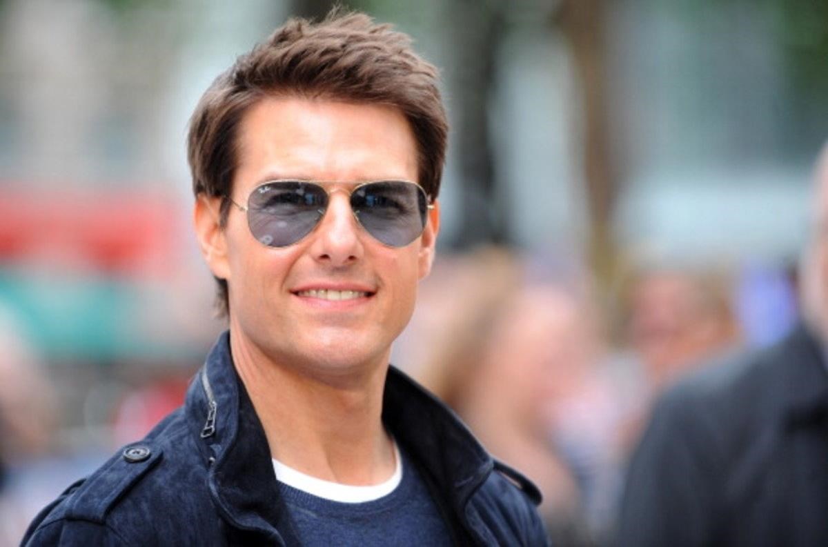 O Tom Cruise Prosgeiothike Me Elikoptero Ston Kipo Oikogeneias